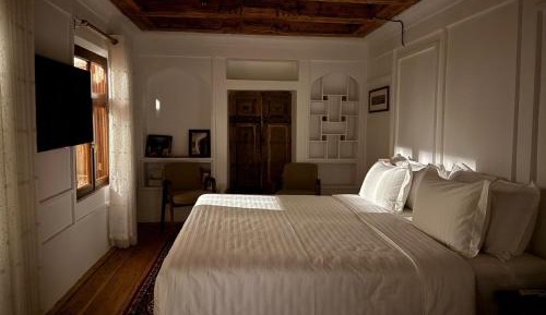 Deluxe Suite with Private Patio