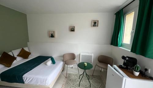 Deluxe Studio