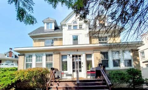 Four-Bedroom Deluxe Apartment