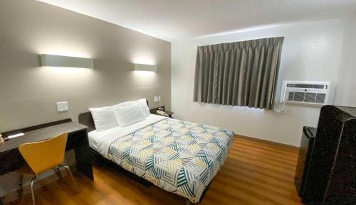 Queen Room - Non-Smoking
