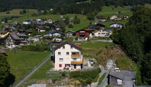Apartment with Mountain View