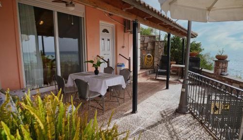 Bungalow - Water Front 