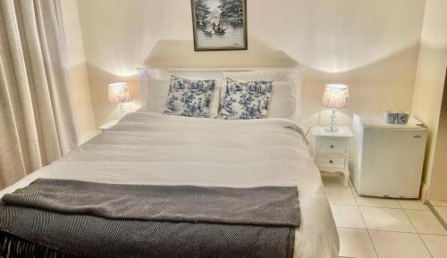 Queen Room with Spa Bath
