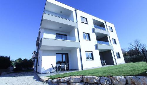 Apartment with Garden View