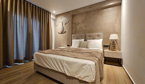 One-Bedroom Deluxe Apartment