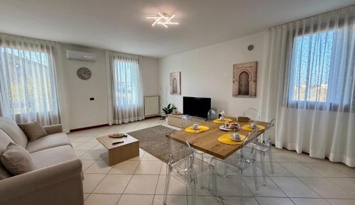 Two-Bedroom Deluxe Apartment with Balcony