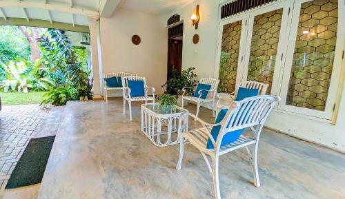 Villa with Garden View