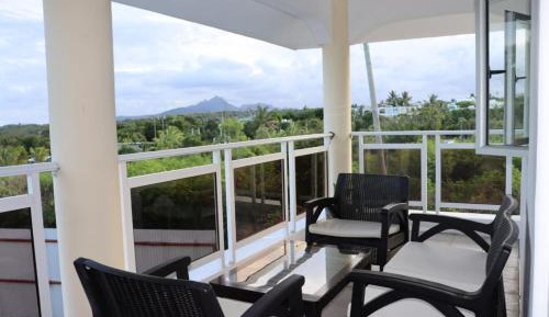 Two-Bedroom Deluxe Apartment with Balcony