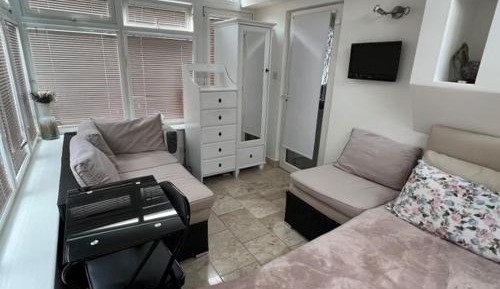 Single Room with Shared Bathroom