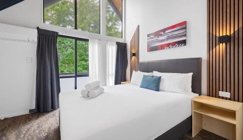 Premium Two Bedroom Apartment with Spa Pool