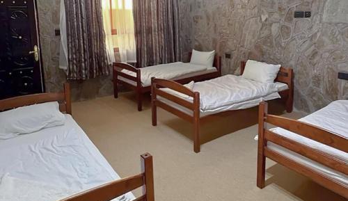 Basic Triple Room with Shared Bathroom