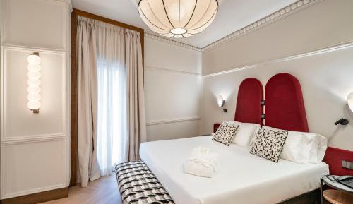 Superior Double Room with Balcony and Barrio de las Letras Views