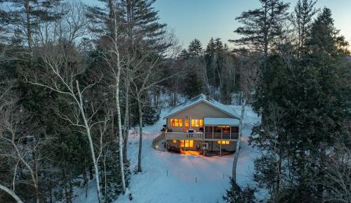 Four-Bedroom Holiday Home