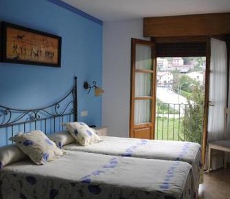 Twin Room with Private Bathroom
