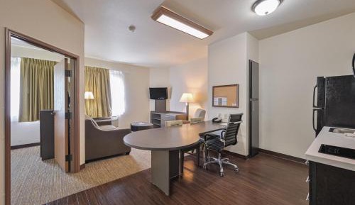 Deluxe Queen Suite