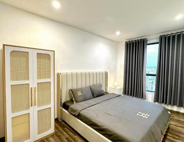 Three-Bedroom Apartment with Balcony