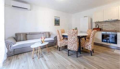 Three-Bedroom Vacation Home 