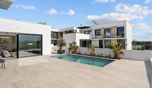 Three-Bedroom Holiday Home 