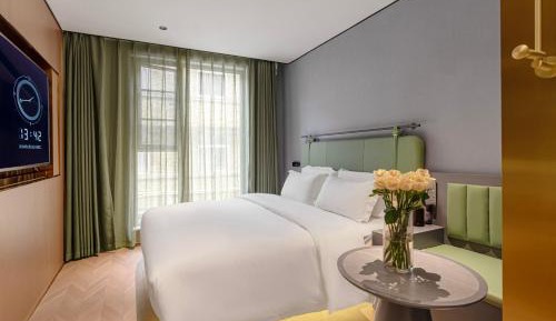 Deluxe Queen Room
