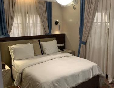 Standard Queen Room