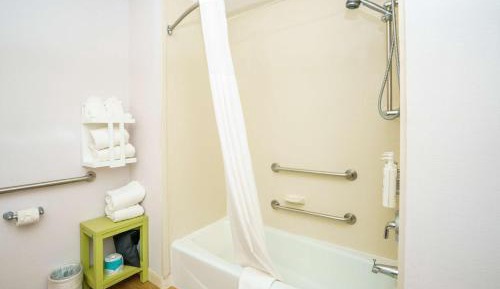 Queen Room with Two Queen Beds - Mobility Access/Non-Smoking