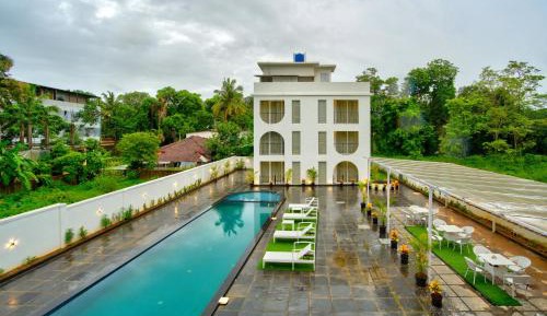 King Suite with Pool View