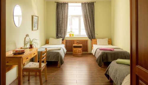 Basic Triple Room with Shared Bathroom