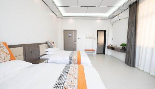 Deluxe Double Room with Side Sea View