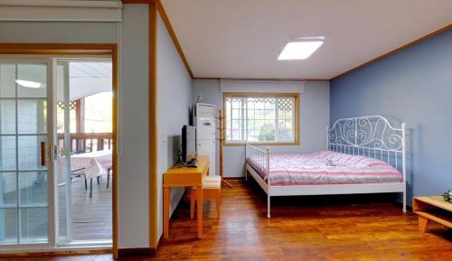 Room #1258294709