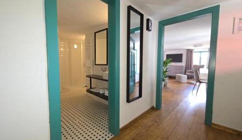 King Studio with Sofa Bed