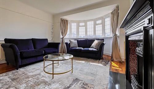 Two-Bedroom Deluxe Apartment with Garden View