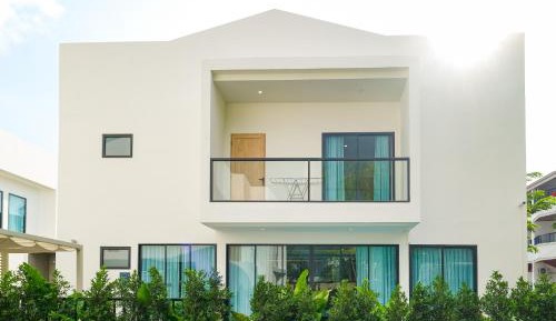 Villa with Garden View