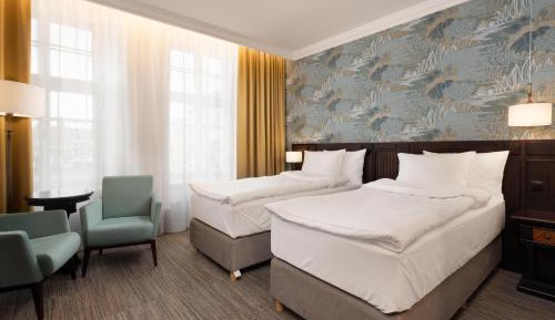 Superior Twin Room with City View