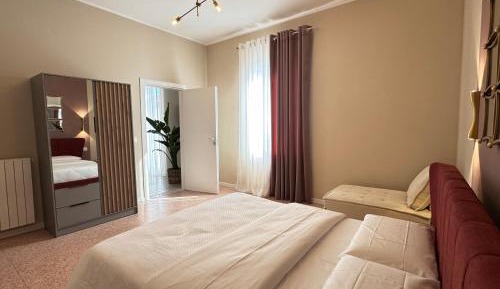 Deluxe One-Bedroom Apartment