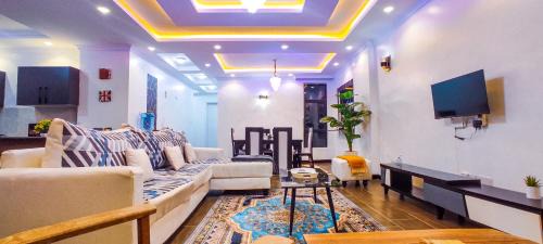 Three-Bedroom Apartment with Mountain View
