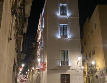 One-Bedroom Apartment with Sea View