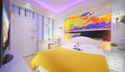 Queen Room