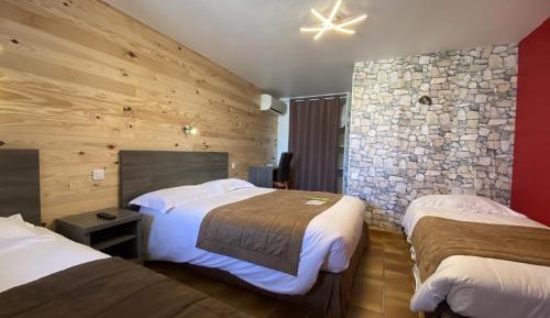 Quadruple Room with Private Bathroom