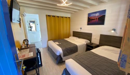 Triple Room with Private Bathroom