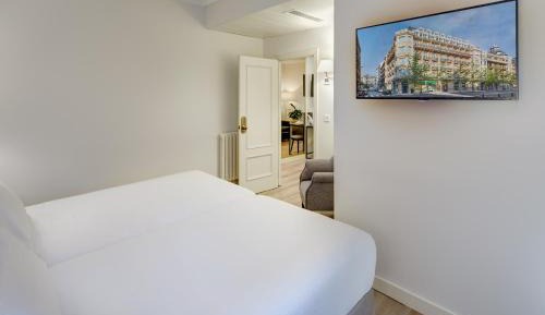 Double Room with Extra Bed (3 Adults)