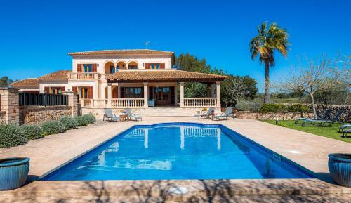 Villa with Garden View