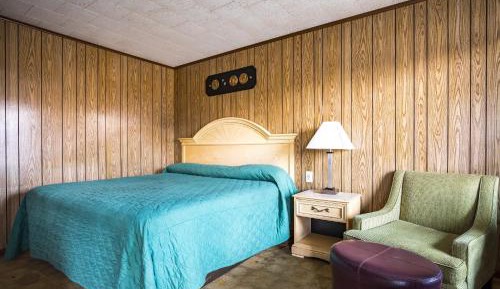 King Bed Smoking