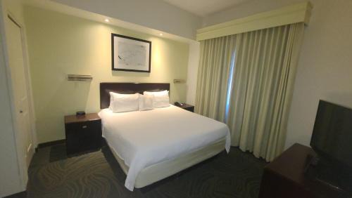 Two-Bedroom Suite with One King Bed and One Queen Bed