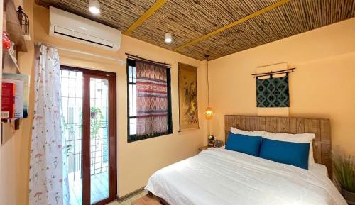 One-Bedroom Apartment with Balcony