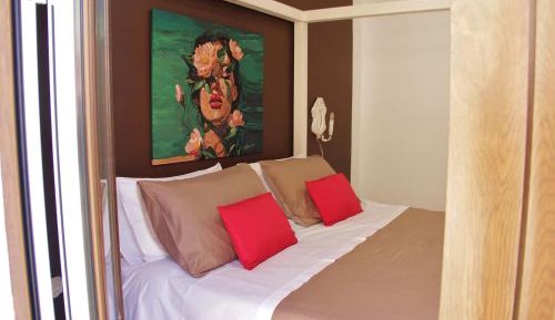 One-Bedroom Apartment with Balcony and Sea View