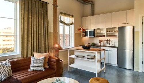 One-Bedroom King Suite