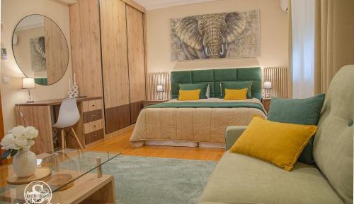 Deluxe Room (2 Adults + 1 Child)