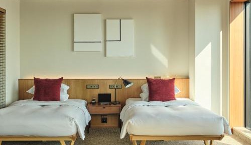 Corner Twin Suite with City View