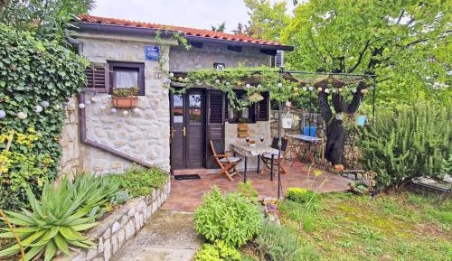 One-Bedroom Apartment with Garden View