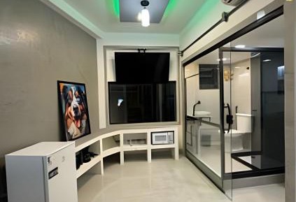 Five-Bedroom Deluxe Apartment